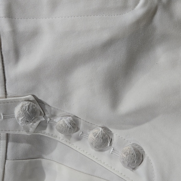 WHITE HOUSE BLACK MARKET SAILOR BUTTON TRIM WHITE SHORTS RESORT VACATION NWT 2 - Picture 9 of 13